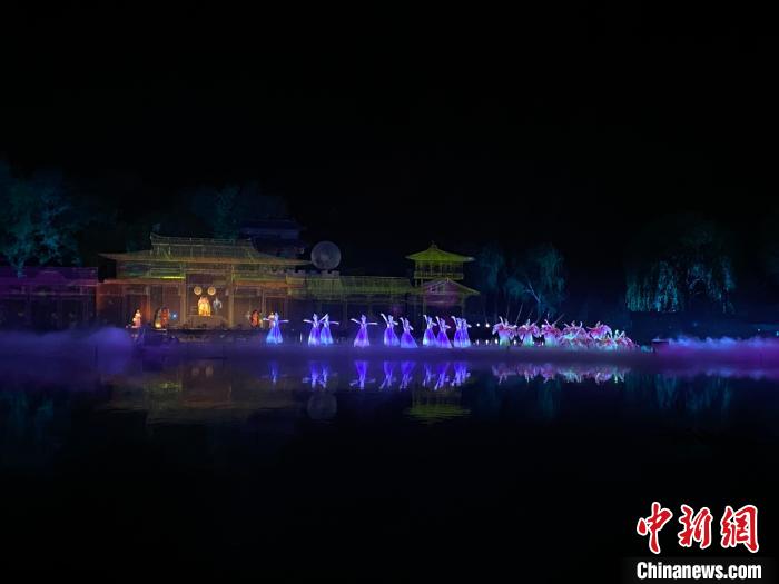 開(kāi)幕式現(xiàn)場(chǎng)?！±蠲鬈?攝